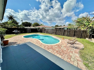 4861 NE 8th Ave, Oakland Park, FL 33334