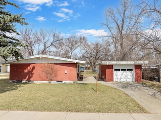 2504 2nd Ave NW, Minot, ND 58703