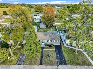 527 Metzger Ave, Wood River, IL 62095