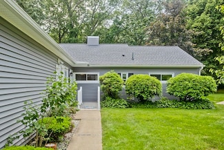 83 Horseshoe Dr Unit 83, Chicopee, MA 01022