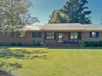 145 Lakewood Dr E, Muscle Shoals, AL 35661