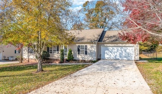 1486 Farmington Hills Dr, Conover, NC 28613