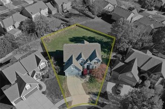 9815 Prairie Creek Rd, Lenexa, KS 66220