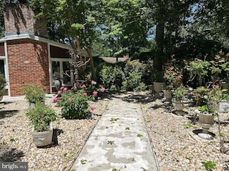 6604 Rivercrest Ct, Bethesda, MD 20816
