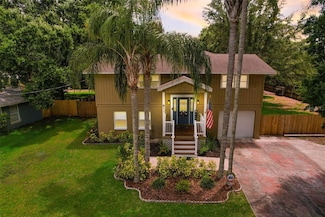 611 Shore Dr E, Oldsmar, FL 34677
