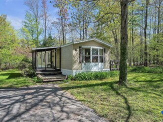 44 Wentworth Rd, Colchester, VT 05446