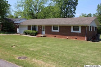 714 Adams St, Scottsboro, AL 35768