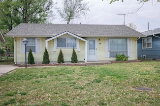 917 College Ln, Hutchinson, KS 67501