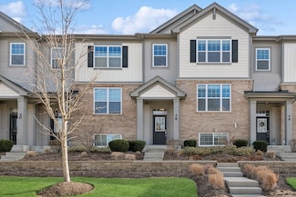 16 E Heritage Ct, Arlington Heights, IL 60004