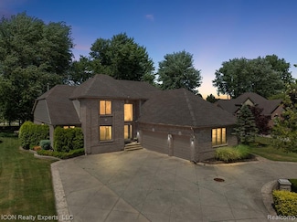 18529 Sumpter Forest Dr, Macomb, MI 48042