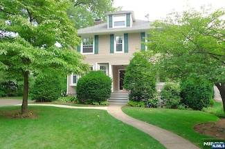 125 Sunset Ln, Tenafly, NJ 07670