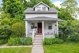 10 Barnes Place, Lexington, MA 02420