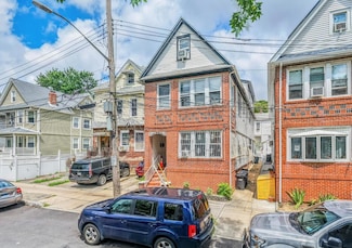 76-53 85th Rd, Jamaica, NY 11421