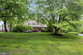1711 Beaver Hollow Rd, Norristown, PA 19403