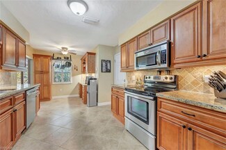 715 96th Ave N, Naples, FL 34108