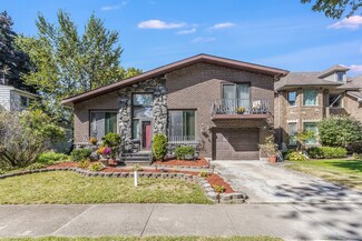 9316 Sproat Ave, Oak Lawn, IL 60453