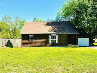 801 N Cayuga St, Frontenac, KS 66763