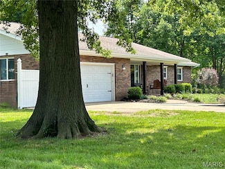 904 Davies Ln, Granite City, IL 62040