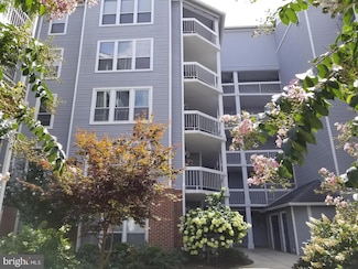3178 Summit Square Dr Unit 3-B12, Oakton, VA 22124