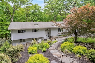 57 Hamilton Dr, Chappaqua, NY 10514