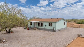 548 E Camino de Luna, Huachuca City, AZ 85616