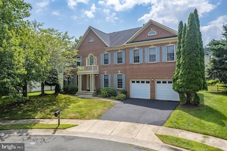 10604 Maplecrest Ln, Potomac, MD 20854