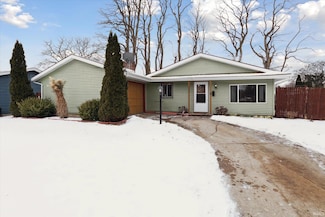 5009 Kirkshire Dr, South Bend, IN 46614
