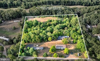 556 Fox Hollow Ln, Hedgesville, WV 25427