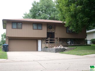 403 12th Ave SW, Le Mars, IA 51031