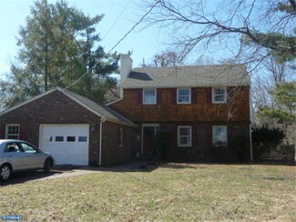 8 Grenloch Dr, Titusville, NJ 08560