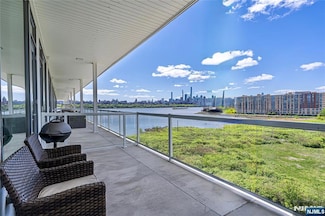 3 Somerset Ln Unit 602, Edgewater, NJ 07020