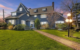 1120 Shore Rd, Douglaston, NY 11363