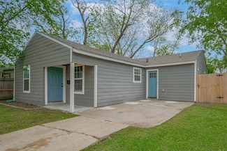 2604 Windsor Ln, Pasadena, TX 77506