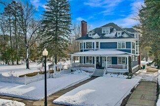 2115 Riverside Ave, Marinette, WI 54143