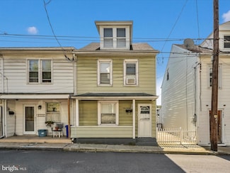137 Carbon St, Minersville, PA 17954
