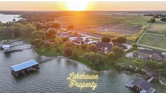 129 Lakeshore Dr, Waxahachie, TX 75165