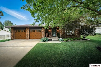 6621 Tanglewood Ln, Lincoln, NE 68516