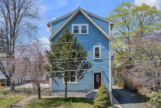 32 Summer St Unit 3rd, Woonsocket, RI 02895