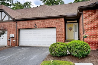 408 Kingsberry Cir, Pittsburgh, PA 15234
