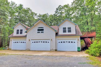 7401 S Lakeshore Dr, Pentwater, MI 49449