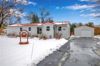10529 Bonnie Brae Dr, Darien Center, NY 14040