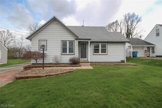 66 Renee Dr, Struthers, OH 44471