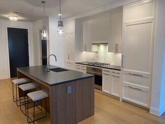 100 Linden St Unit 111, Wellesley, MA 02482