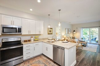 3207 Briarwood Village Unit 3207, Clinton, MA 01510