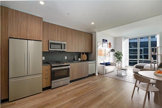 50 Clinton Place Unit PH20, New Rochelle, NY 10801