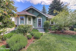 221 S 19th Ave, Yakima, WA 98902