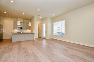 2305 Silva Park Ln, Houston, TX 77091