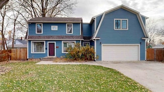 2025 A St, Iowa City, IA 52245