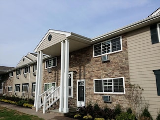 317 Brook Ave Unit 317-1A, Bay Shore, NY 11706