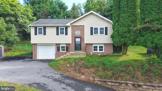 60 Sage Dr, Reading, PA 19608